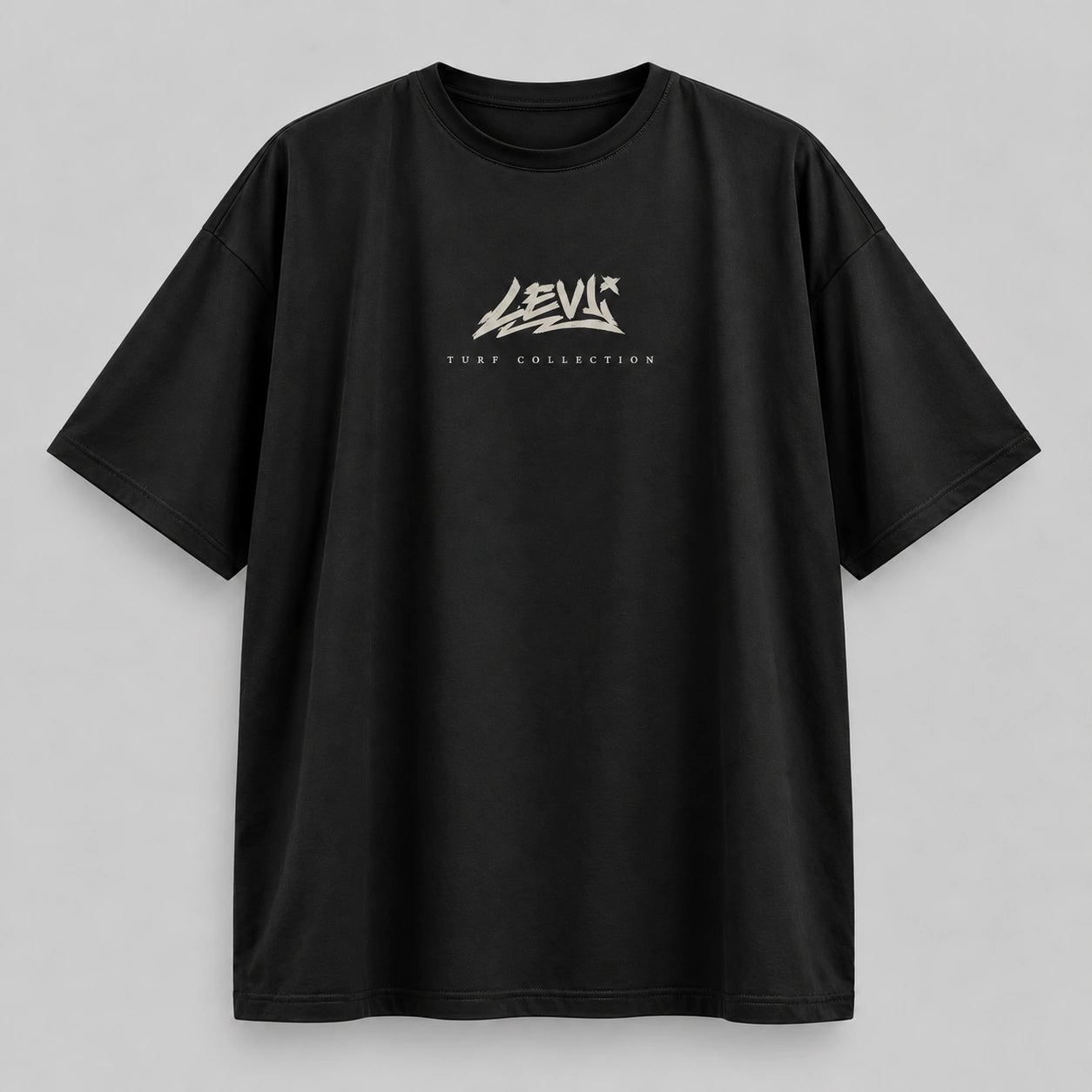 Camiseta oversize Levi Ackerman Turf de Shingeki no Kyojin en seda fría negro, vista de frente - NEXO Street.